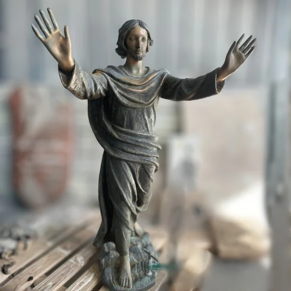 Statua di bronzo annerito e ossidato Statua di bronzo annerito e ossidato
